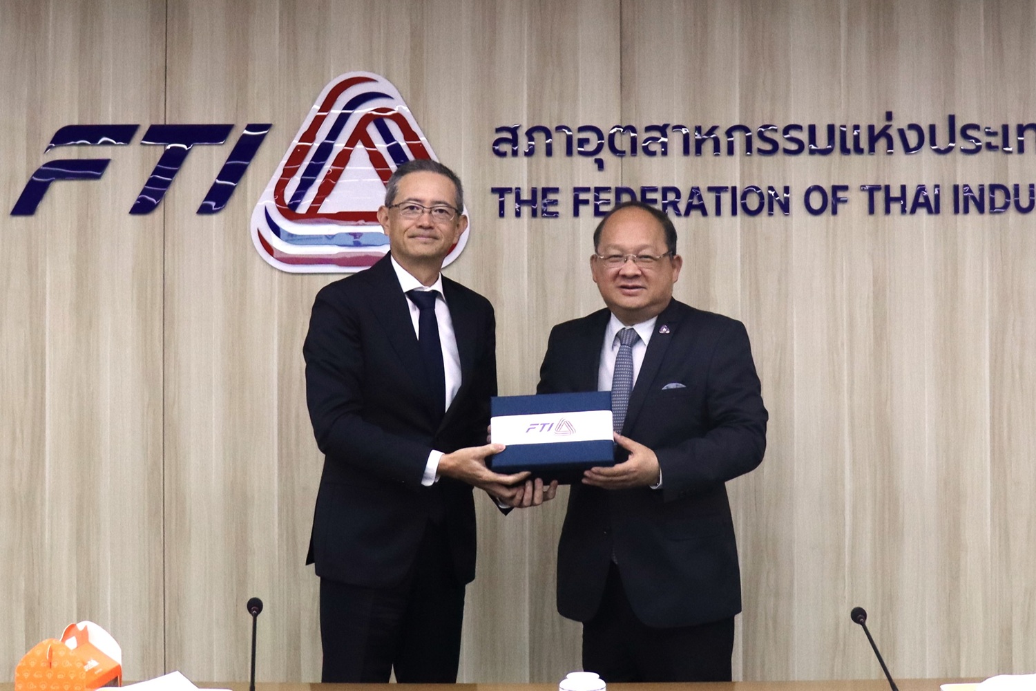 JCC report Economic Trends Survey Results to FTI Chirman Kriengkrai
